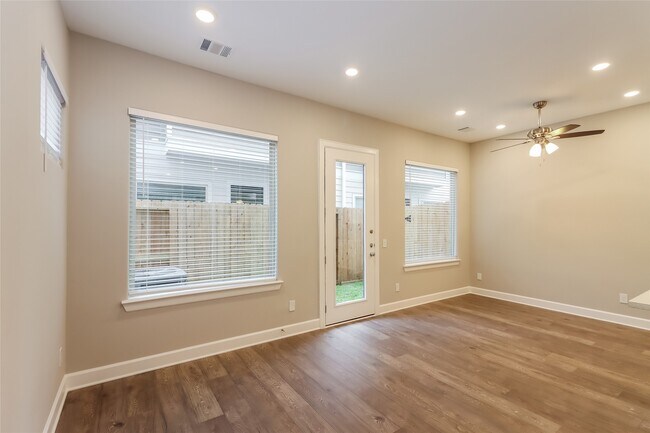 Building Photo - 5104 Royal Heath Dr