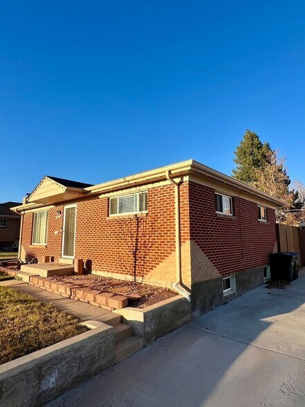 Building Photo - 10870 Carrol Ln