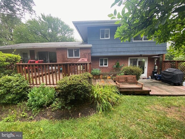 Building Photo - 9808 Forest Grove Dr