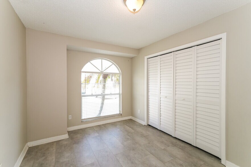 Building Photo - 4313 Longshore Dr