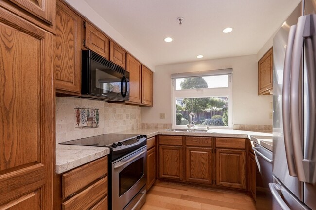 Building Photo - 3 Bed / 3 Bath single family home with huge backyard in Foster City. YouTube tour!!