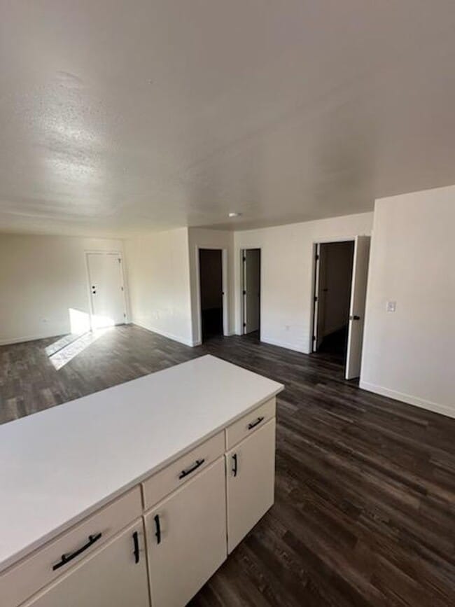 Building Photo - M738