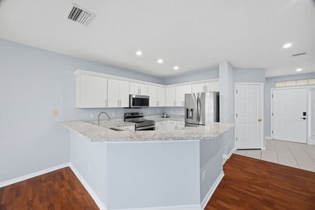 Building Photo - Villages of Bloomingdale