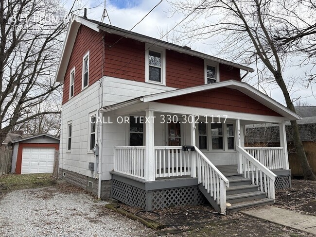 Building Photo - Three bedroom one bathroom home for rent