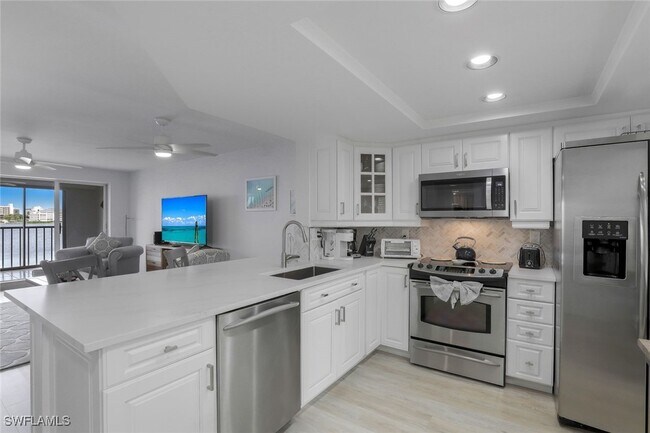 Building Photo - 9101 Vanderbilt Dr