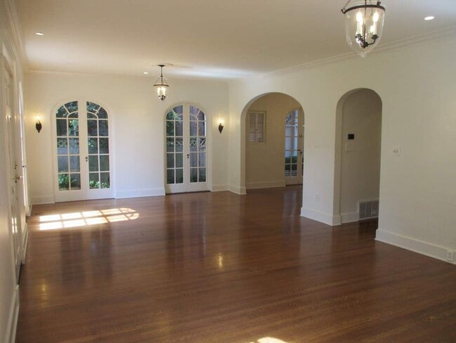Building Photo - Stunning 4 Bedroom Home in North End Tacoma