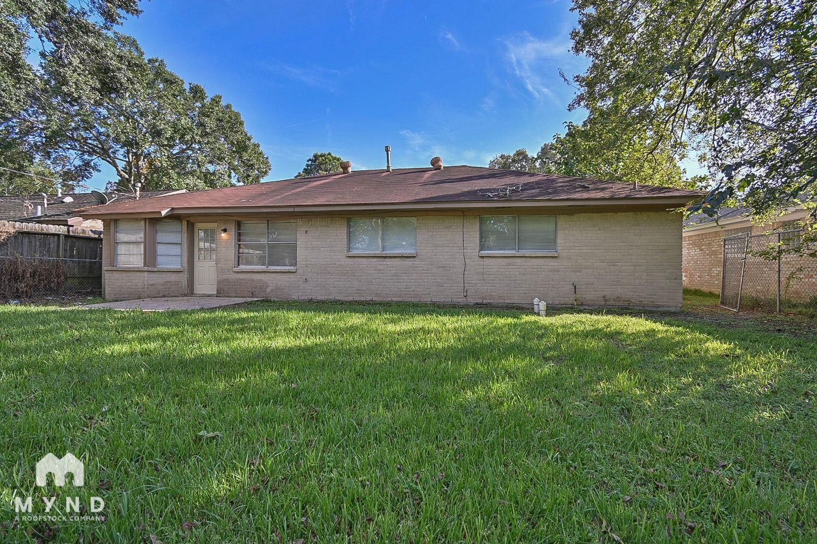 Building Photo - 712 Meadowglen Dr