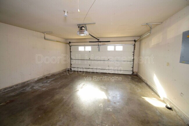 Building Photo - 1312 W South Park St