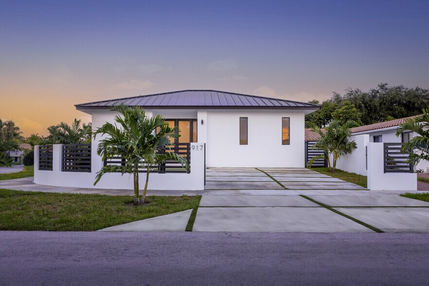 Building Photo - 917 SW 78th Pl