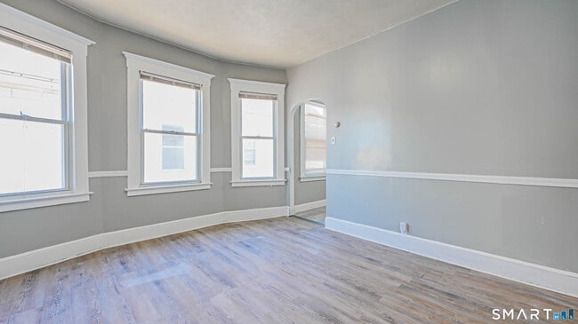 Building Photo - 88 William St