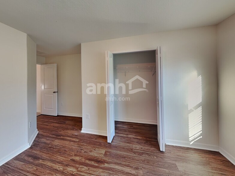 Building Photo - 10435 Carloway Hills Dr