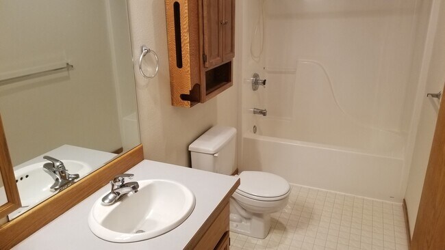 Building Photo - VIDEOTOUR: 2-Bedroom with Garage, close to...