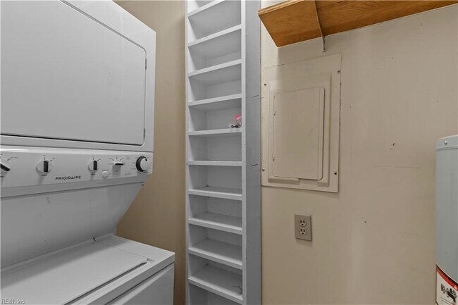 Building Photo - 570 Tenbee Ln