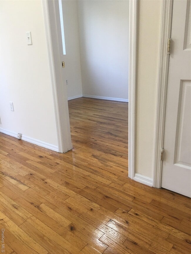 Building Photo - 141-44 84th Rd