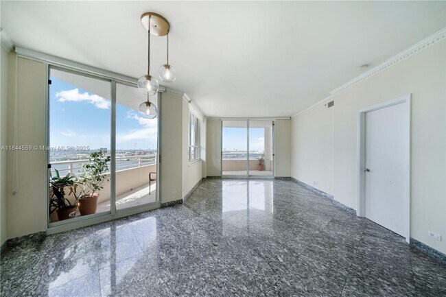 Building Photo - 888 Brickell Key Dr