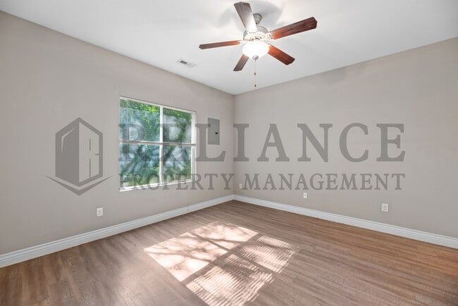 Building Photo - 5507 S Victoria St