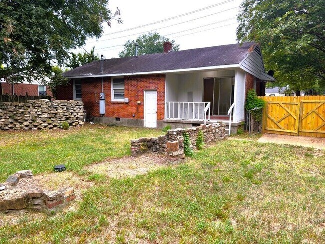 Building Photo - 1106 Stratford Rd
