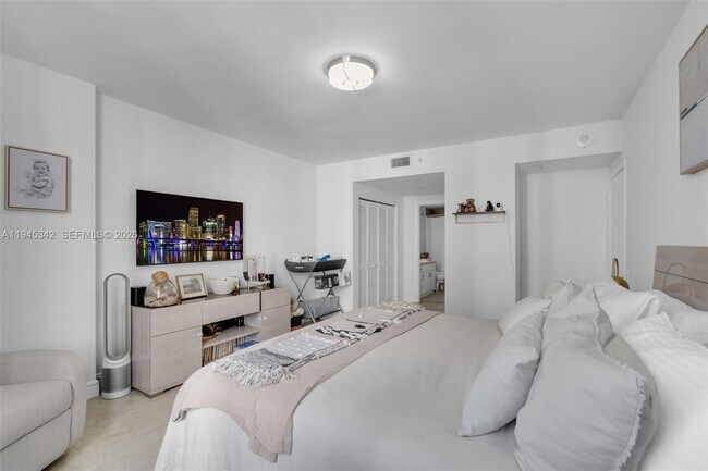 Building Photo - 701 Brickell Key Blvd