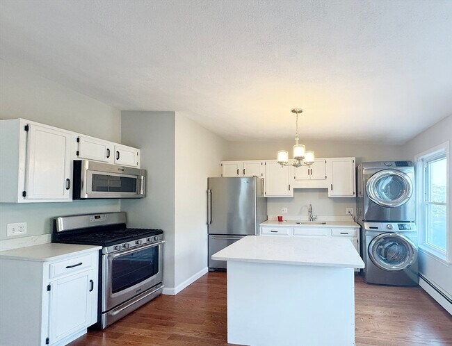 Primary Photo - 211 London St