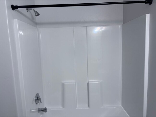Building Photo - 3 bed / 2.5 bath / 2-car with washer/dryer/fridge 2019 built END UNIT!