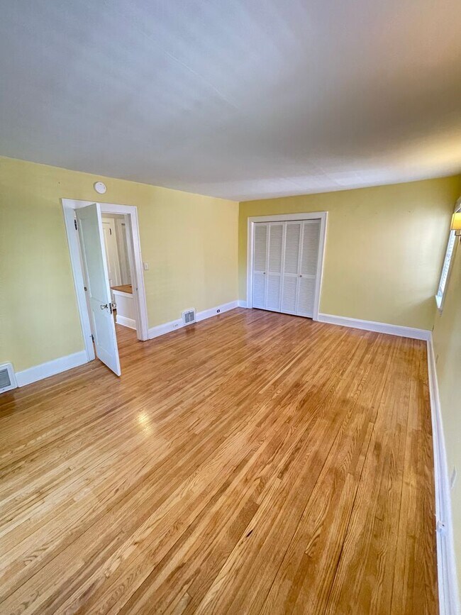 Building Photo - Available Sept 6! - Beautiful 4 Bed 3 Bath