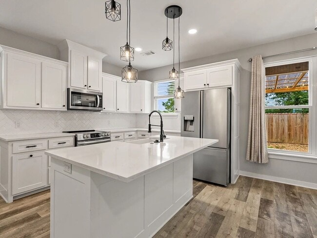 Building Photo - 1725 Rohan Cir