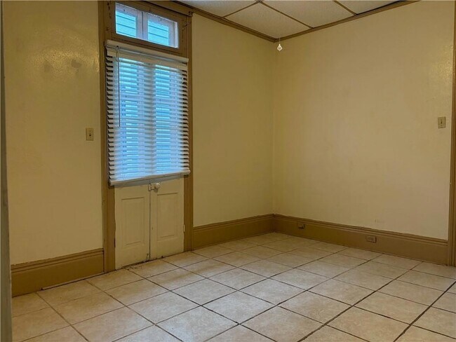 Building Photo - 2839 Maurepas St