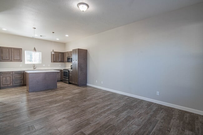 Living room / open kitchen - Citrus on 37th Street