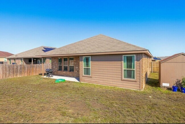Building Photo - 1831 Creekwood Dr