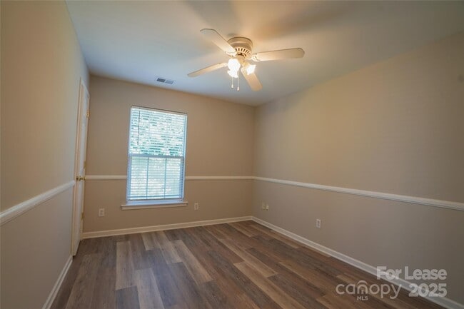 Building Photo - 2411 Normancrest Ct