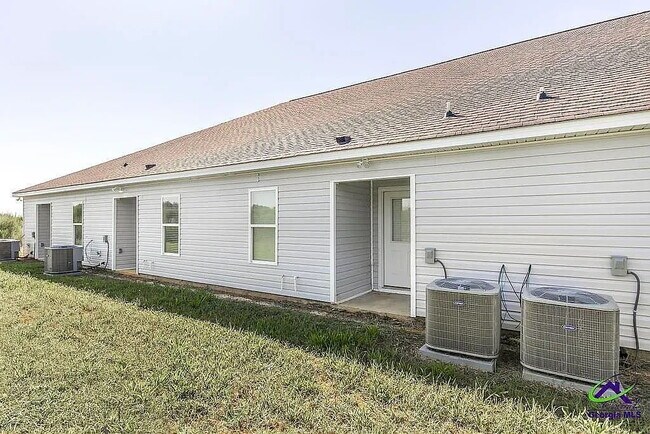 Building Photo - 32 Ashford Way