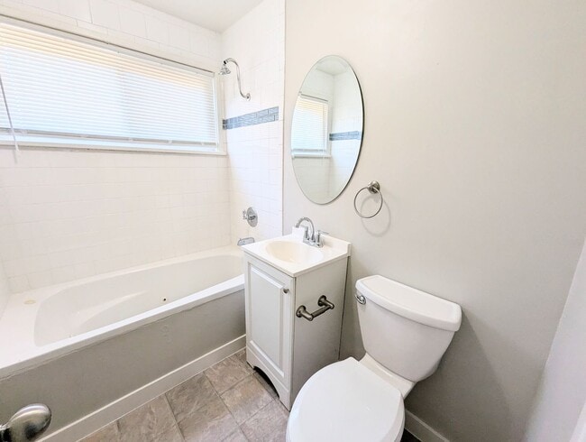 Building Photo - 3 bed 1 bath home in Aurora