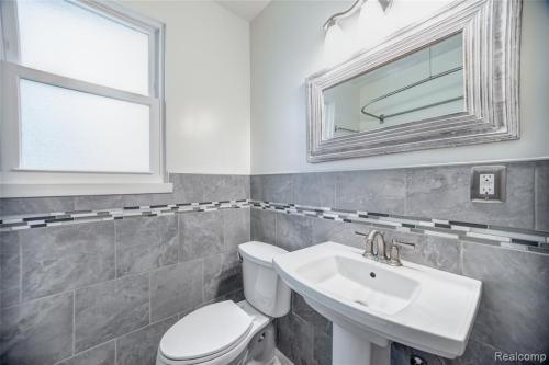 Building Photo - 7472 Woodrow Wilson St