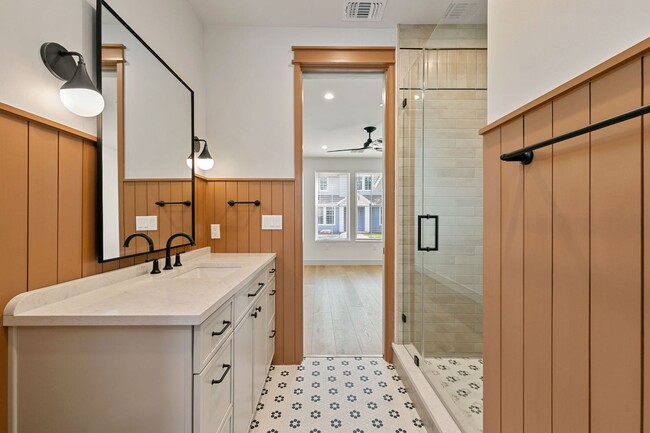 Building Photo - 917 E 37th St