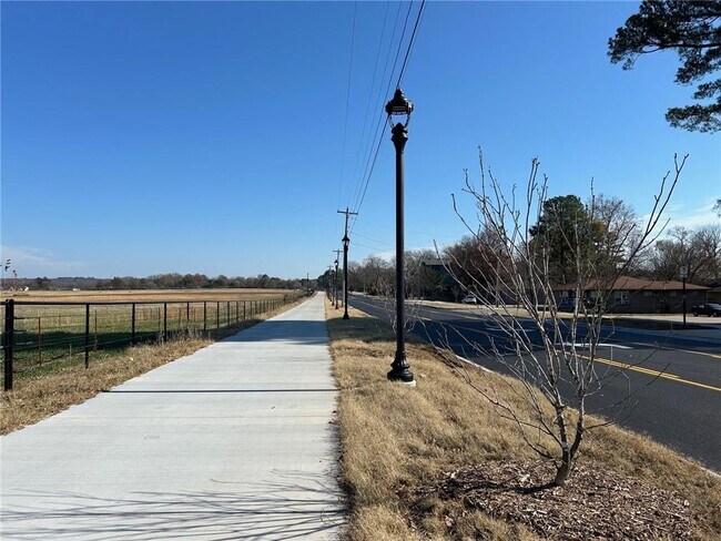 Building Photo - 1130 N Turner Ave