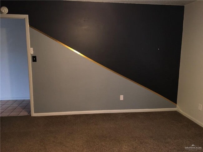 Building Photo - 17 S Broadway St