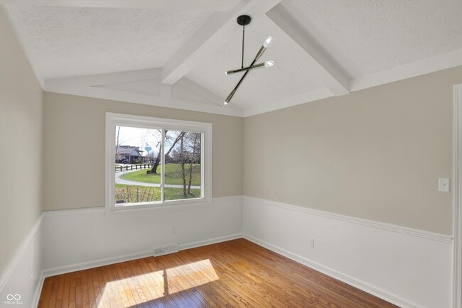 Building Photo - 3037 Golfview Dr