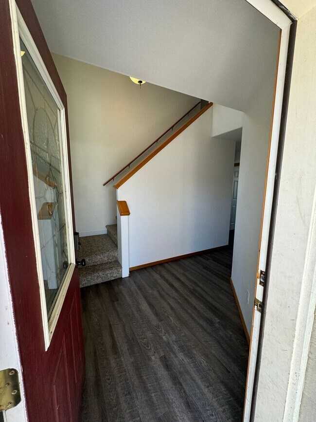 Building Photo - Spacious 4 Bed, 2.5 Bath Home!