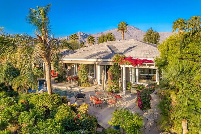 Building Photo - 60602 Juniper Ln