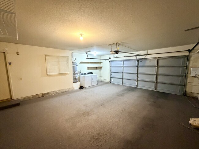 Building Photo - 38441 Oaktree Loop