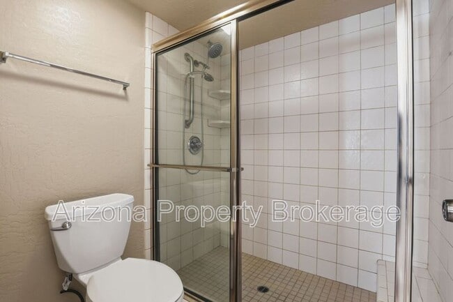 Building Photo - 2192 E Balboa Dr