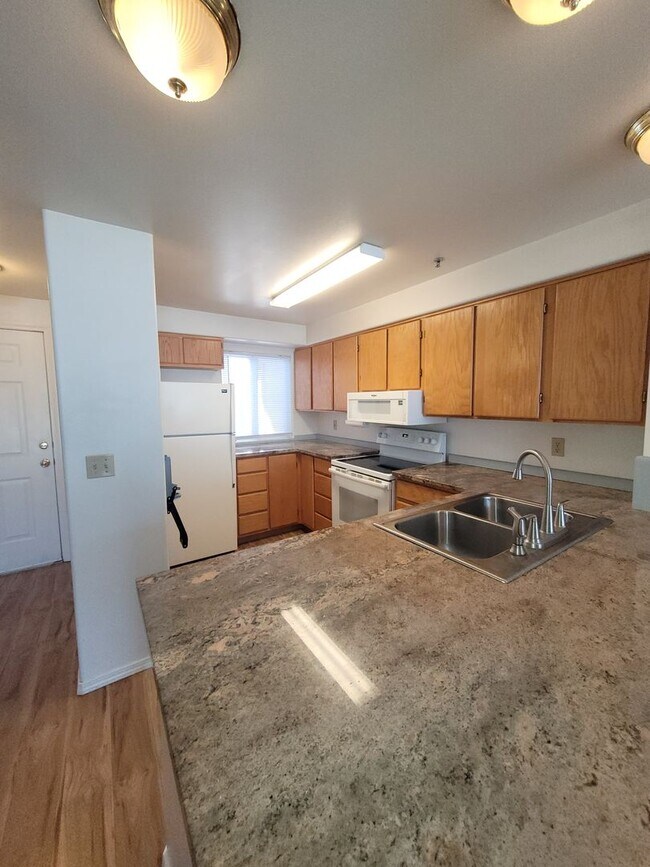 Building Photo - Waterfront Condo