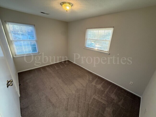 Building Photo - 2725 Laguna Ave