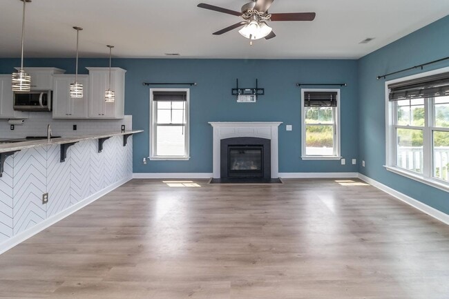 Building Photo - SPACIOUS Newer Construction Home in Pikevi...