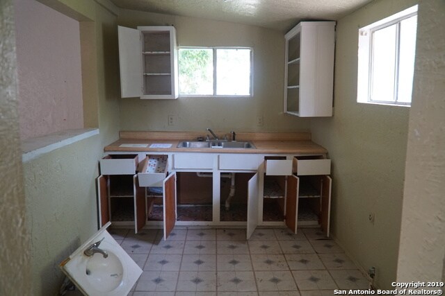 Building Photo - 1511 San Casimiro St