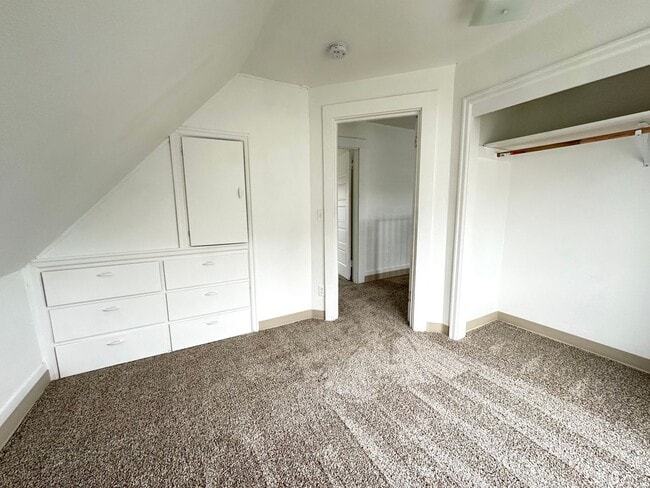 Building Photo - Charming 3 Bedroom, 2 Bath Home in Sellwoo...