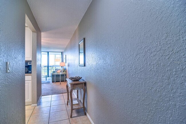 Building Photo - 900 Cove Cay Dr