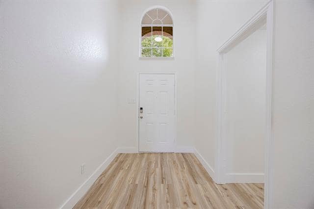 Building Photo - 907 Yellowstone Dr