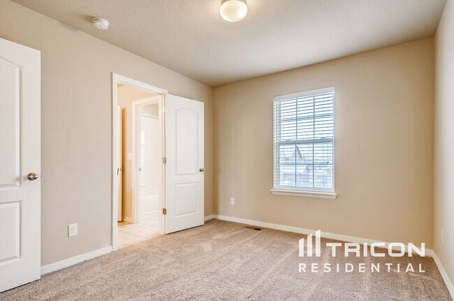 Building Photo - 161 N Newbern Way