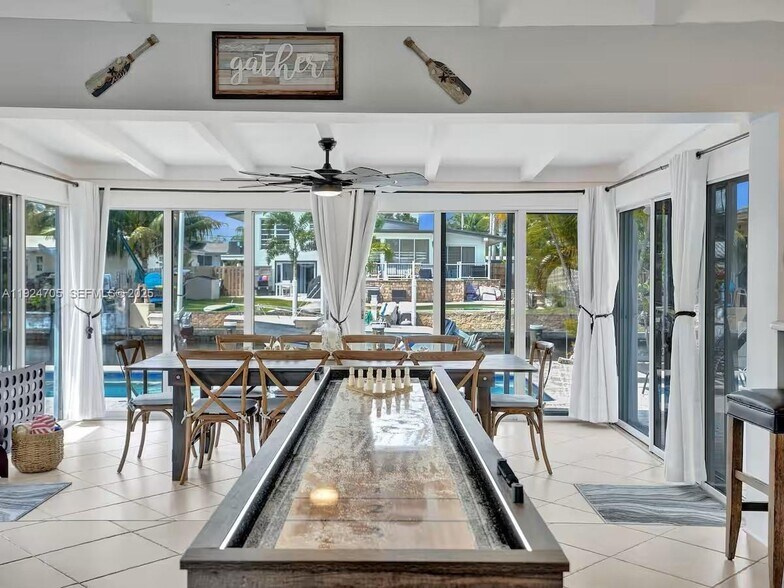 Building Photo - 2525 Gulfstream Ln